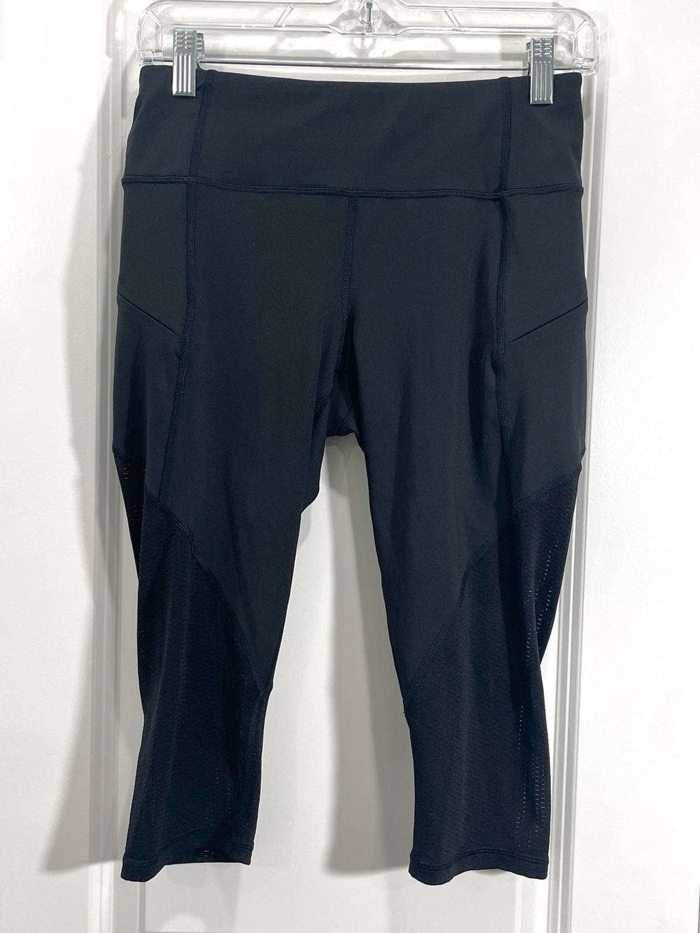 Athleta Black High Rise Crop Leggings Mesh Zip Pocket Athletic yoga